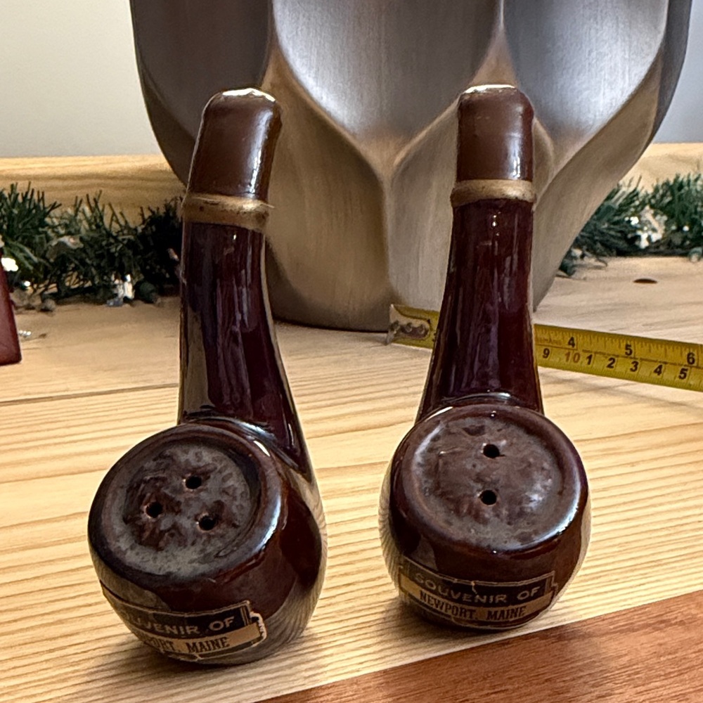 vintage ceramic salt and pepper shakers shaped like smoking pipes